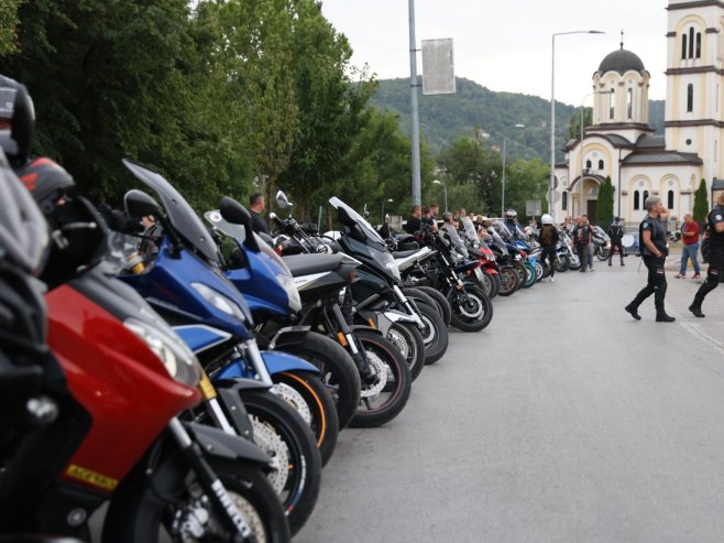 Banjaluka: Motorijada na Kastelu okupila veliki broj zaljubljenika u  u brzinu i miris benzina (FOTO)