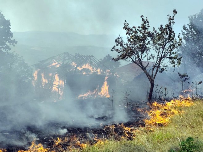 Požari u Srbiji (FOTO: TANJUG/ OMK MUP REPUBLIKE SRBIJE) Požari u Srbiji (FOTO: TANJUG/ OMK MUP REPUBLIKE SRBIJE) -