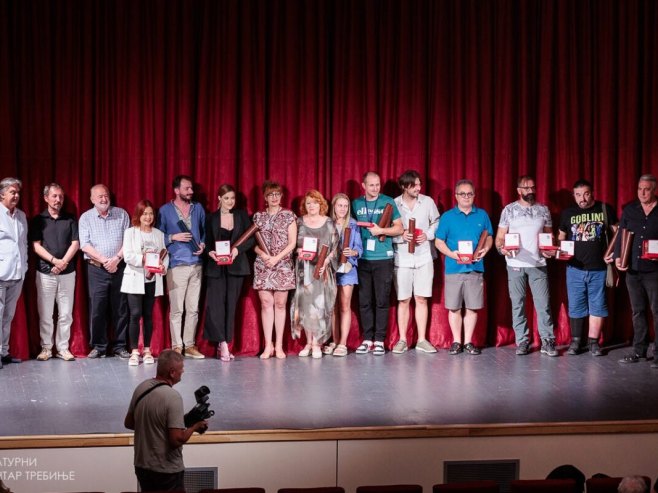 Trebinje - predstava "Siroti mali hrčki" pobjednik festivala amaterskih pozorišta Trebinje - predstava "Siroti mali hrčki" pobjednik festivala amaterskih pozorišta - Foto: SRNA
