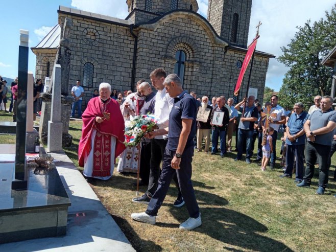 Sokolac - otkriveno spomen obilježje za 11 srpskih boraca mjesne zajednice Knežina Sokolac - otkriveno spomen obilježje za 11 srpskih boraca mjesne zajednice Knežina - Foto: SRNA