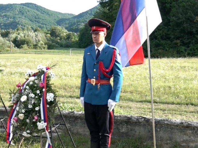 Kozarska Dubica - Partizansko groblje u naselju Knežica - sjećanje Kozarska Dubica - Partizansko groblje u naselju Knežica - sjećanje - Foto: SRNA