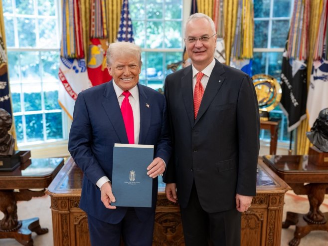 Donald Tramp i Dragan Šutanovac (foto: x.com/sutanovacdragan) - 