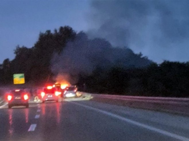 Zapalio se automobil na auto-putu Gradiška -Banjaluka