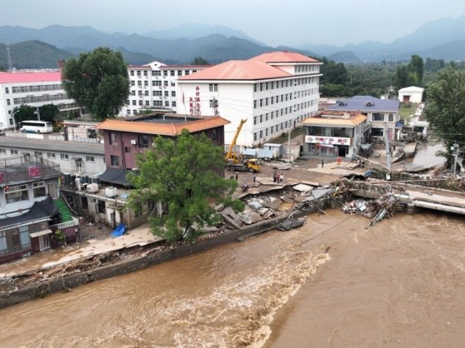 Poplave u Kini (Foto: EPA/XINHUA / Li Ran) - 