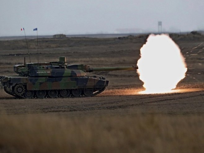 Tenk (foto: EPA/ROBERT GHEMENT - ilustracija) - 