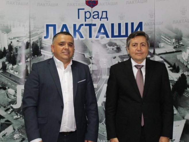 Laktaši, sastanak gradonačelnika sa generalnim konzulom Republike Turske (foto: grad-laktasi.com/) Laktaši, sastanak gradonačelnika sa generalnim konzulom Republike Turske (foto: grad-laktasi.com/) -