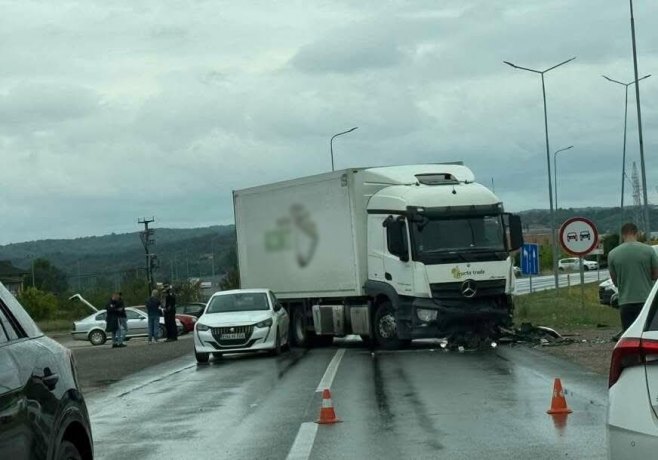 Saobraćajna nezgoda u Modriči (foto: facebook.com/Modricalive/) Saobraćajna nezgoda u Modriči (foto: facebook.com/Modricalive/) -
