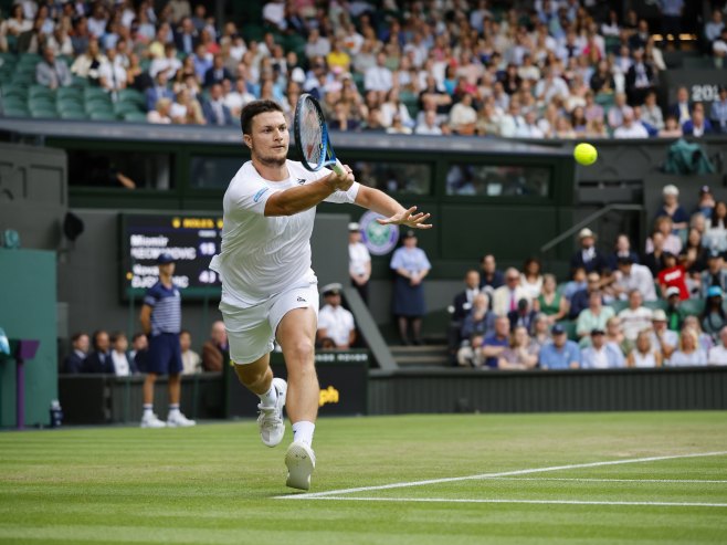 Kecmanović eliminisan sa mastersa u Torontu