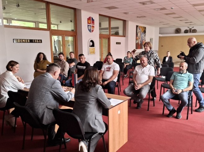 Popisivanje ugovora - Foto: RTRS