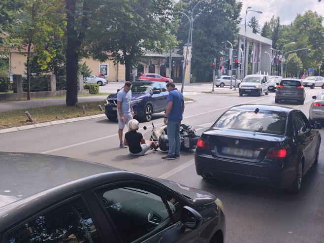 Saobraćajna nezgoda kod zgrade Vlade (FOTO)