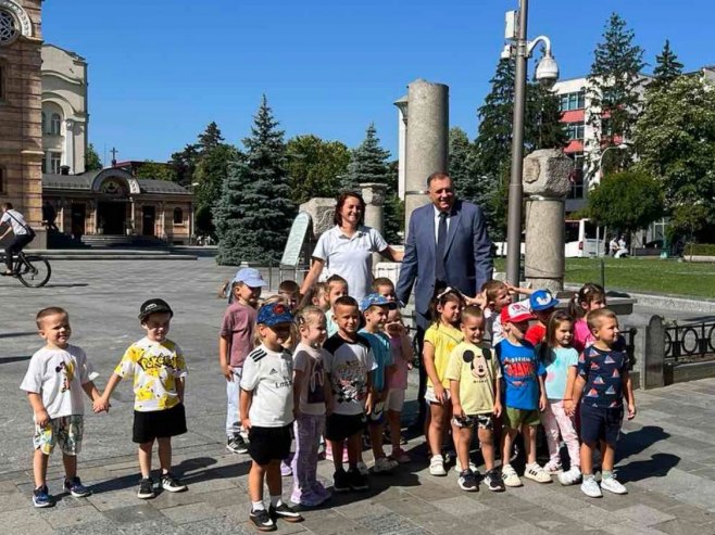 Dodik: Raditi još više i graditi društvo po mjeri naše djece