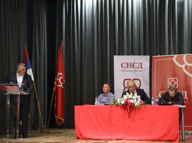 Đurić reizabran na mjesto predsjednika GO SNSD-a Teslić (FOTO)