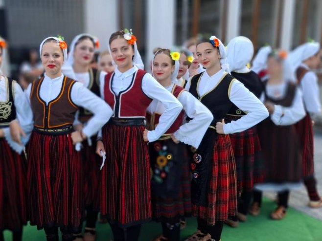 Na smotri folklora u Mrkonjić Gradu 230 učesnika