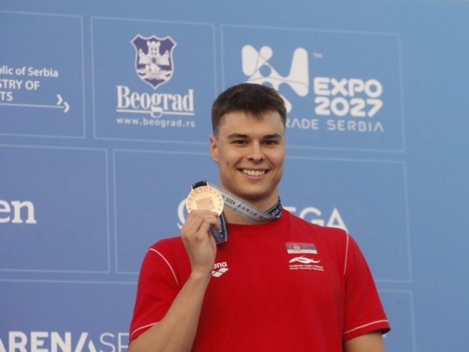 Srpski plivač Barna državnim rekordom do polufinala na 50 metara slobodno u Singapuru