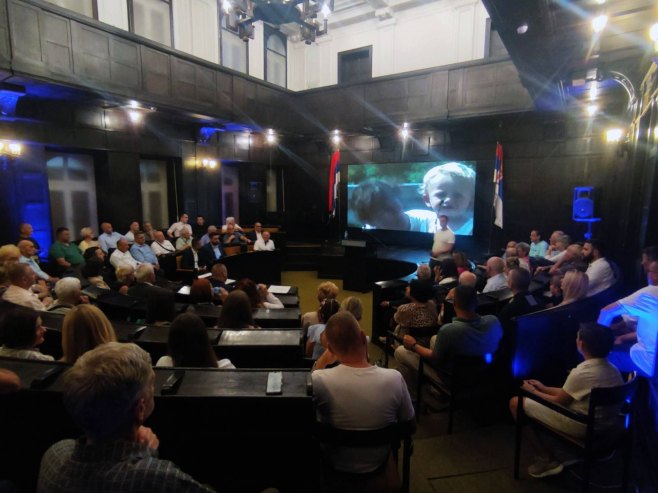Memorijalna akademija povodom 30 godina od bombardovanja izbjegličke kolone na "Petrovačkoj cesti" Memorijalna akademija povodom 30 godina od bombardovanja izbjegličke kolone na "Petrovačkoj cesti" - Foto: SRNA
