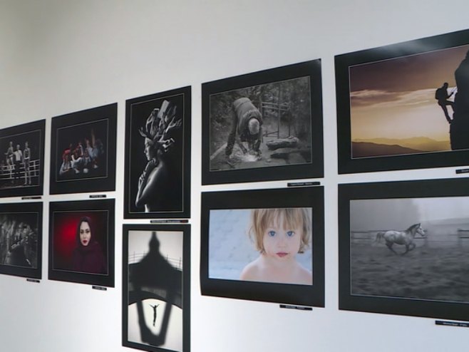 Izložba fotografija „Foto BiH – Trebinje 2025″ - Foto: RTRS