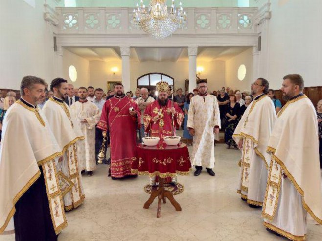 Episkop Heruvim služio liturgiju i parastos nevinim žrtvama "Oluje"(foto: TANJUG/Str) Episkop Heruvim služio liturgiju i parastos nevinim žrtvama "Oluje"(foto: TANJUG/Str) -