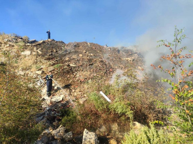 Trebinje: Požar na gradskoj deponiji Obodina (FOTO)