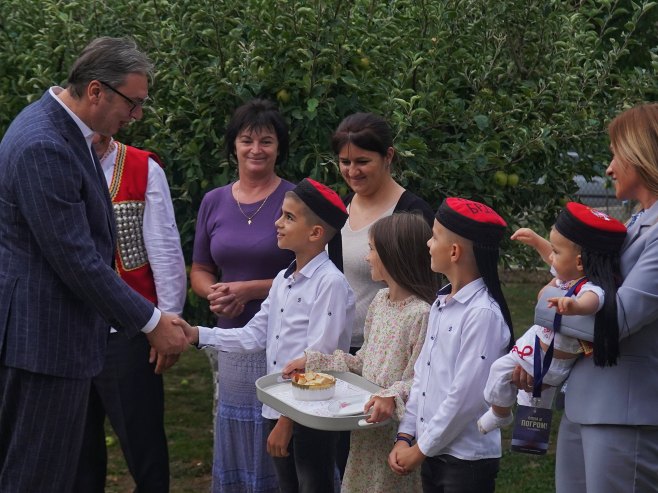 Predsjednik Srbije Aleksandar Vučić obišao porodicu Radan, na Banstolu (Foto: TANJUG/JOVANA KULAŠEVIĆ/ bs) - 