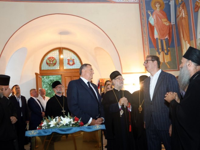 Vučić i Dodik obišli crkvu Blage Marije u Banstolu: Naše žrtve nisu zaboravljene