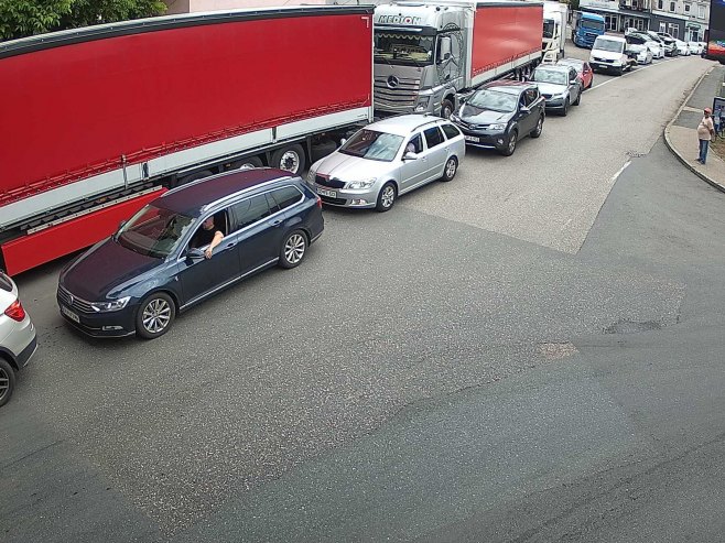 Pojačan saobraćaj na prelazima sa Hrvatskom i Crnom Gorom