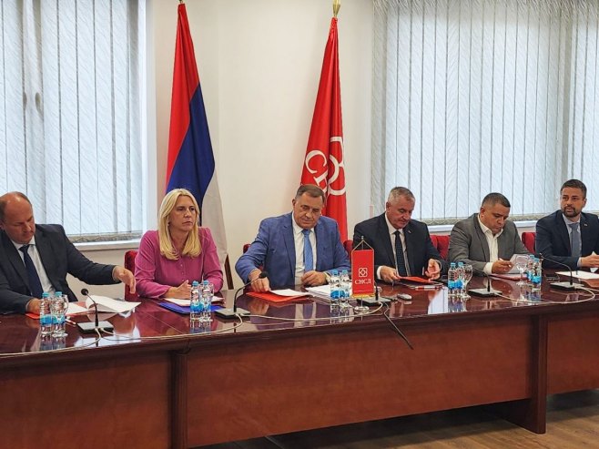 U Banjaluci sjednica Predsjedništva SNSD-a (FOTO)