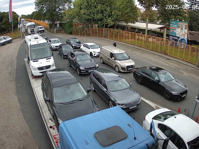 Gužve na graničnim prelazima prema Hrvatskoj i Crnoj Gori