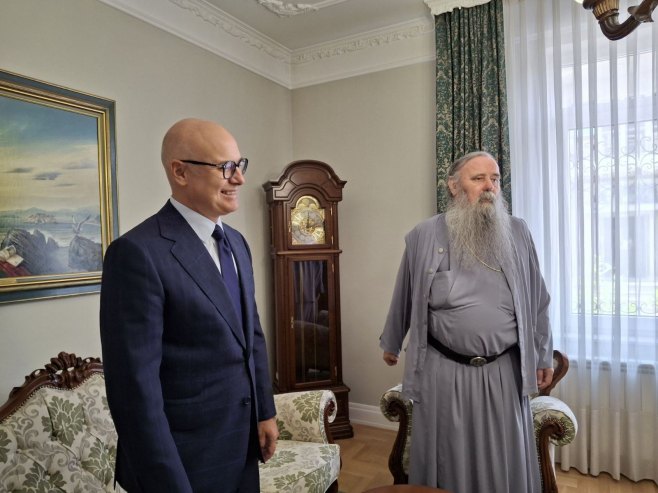 Vučević i mitropolit Fotije Vučević i mitropolit Fotije - Foto: RTRS