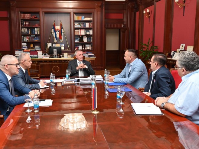 Sastanak Viškovića sa prestavnicima Saveza sindikata Sastanak Viškovića sa prestavnicima Saveza sindikata - Foto: Ustupljena fotografija