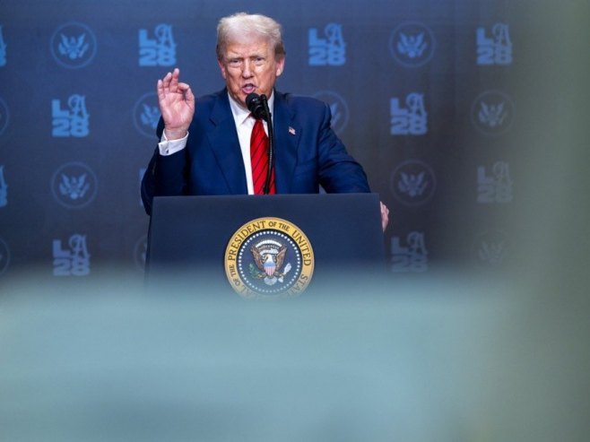 Donald Tramp (foto: EPA/SHAWN THEW) - 