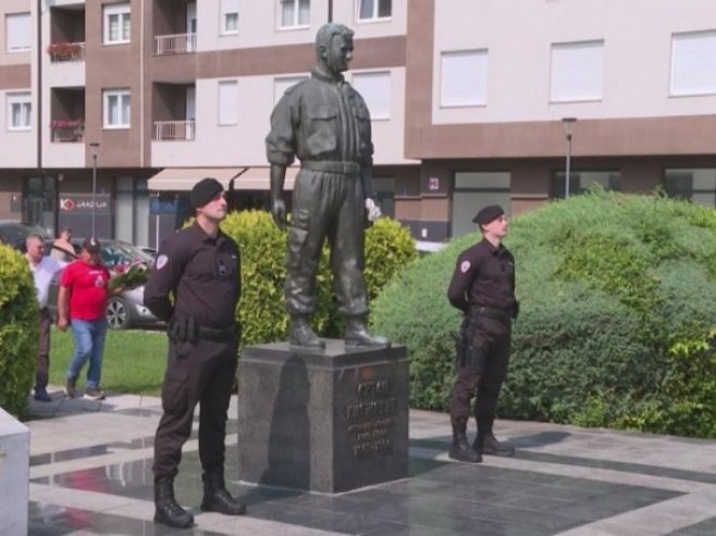 Spomenik Srđanu Kneževiću Spomenik Srđanu Kneževiću - Foto: RTRS