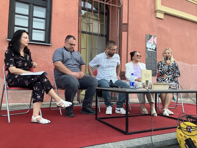 U Prijedoru predstavljena knjiga "Plakali smo pjevajući" Milene Aleksić Kecman