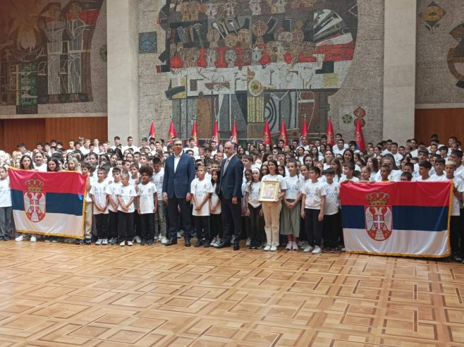 Vučić sa mladim sportistima: Srbija je svima kosmički svjetionik i mirna luka