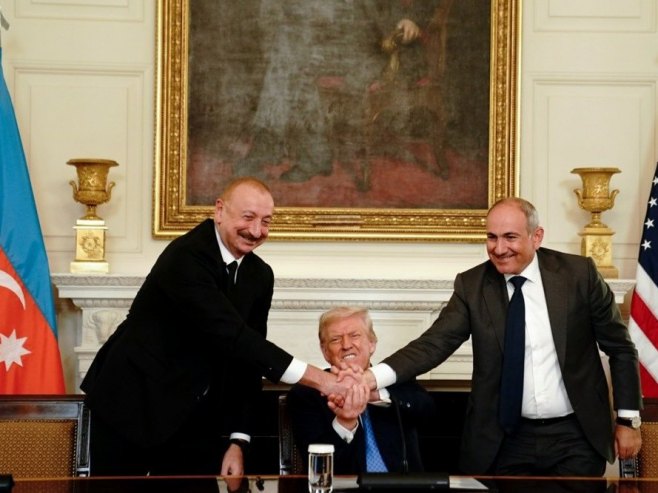 Alijev, Tramp i Pašinjan (Foto: EPA/NATHAN HOWARD / POOL) Alijev, Tramp i Pašinjan (Foto: EPA/NATHAN HOWARD / POOL) -