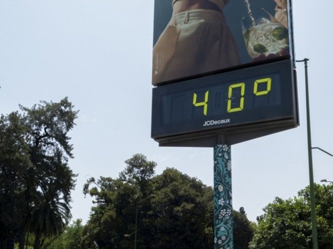 Termometar (Foto: EPA/DAVID ARJONA) Termometar (Foto: EPA/DAVID ARJONA) -