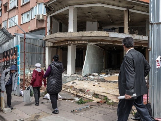 Usljed zemljotresa, srušilo se 10 zgrada u Turskoj, traga se za dvije osobe (FOTO/VIDEO)