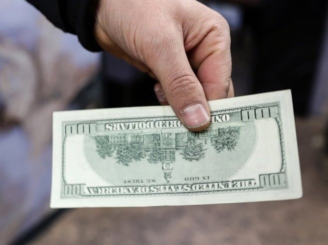 Dolar i dalje glavna svjetska valuta, ali slabi zbog Trampa i konkurencije