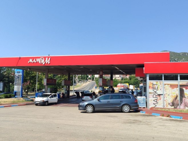Razbojnik uz prijetnju oružjem opljačkao benzinsku pumpu u Trebinju; Otuđio 12 hiljada KM
