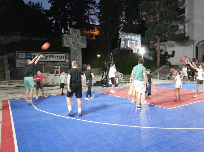 Mrkonjić Grad: Održan humanitarni turnir "Trojka iz bloka", sredstva idu za porodicu Gajić