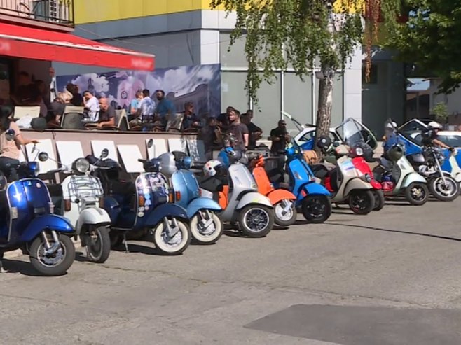 Međunarodni vespa susret: Banjaluka u znaku kultnog motocikla (VIDEO)