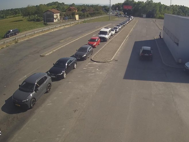 Duge kolone vozila na izlazu iz BiH