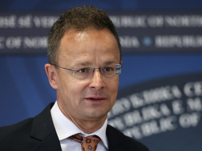 Peter Sijarto (foto: EPA/GEORGI LICOVSKI) - 
