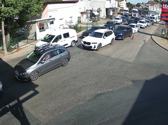 Gužve na prelazima sa Hrvatskom i Crnom Gorom