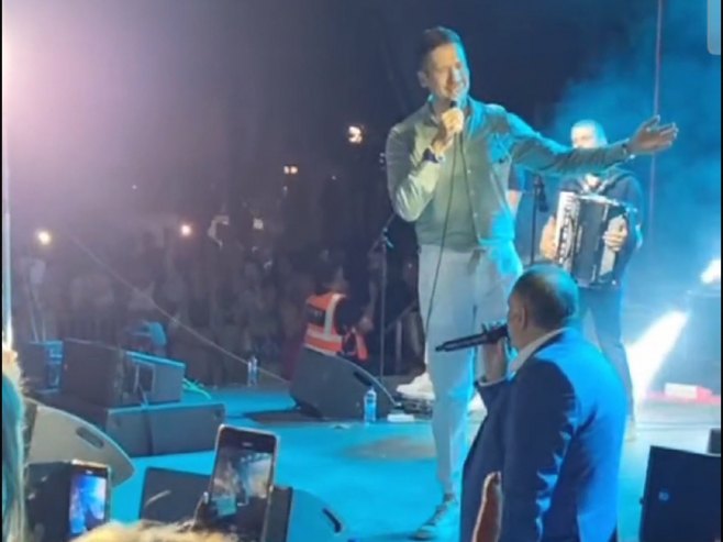 Dodik i Rokvić zapjevali Trebinjcima - "Ovo je moja kuća..." (VIDEO)