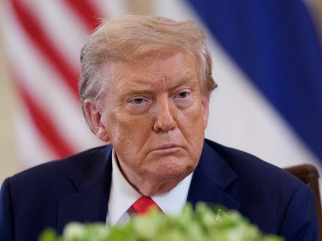 Donald Tramp (foto: EPA/AARON SCHWARTZ) - 