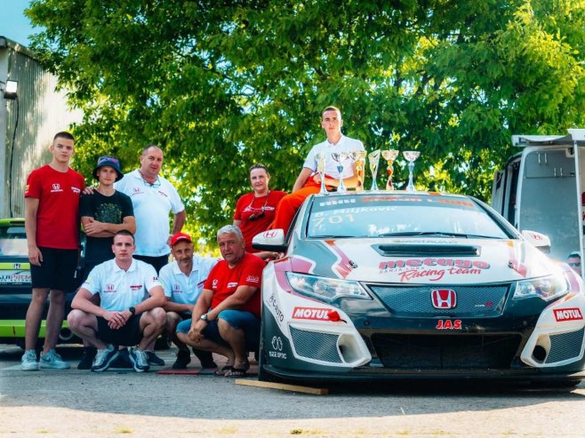 Banjalučki automobilista Bojan Miljković na auto trci Slovakia Ring