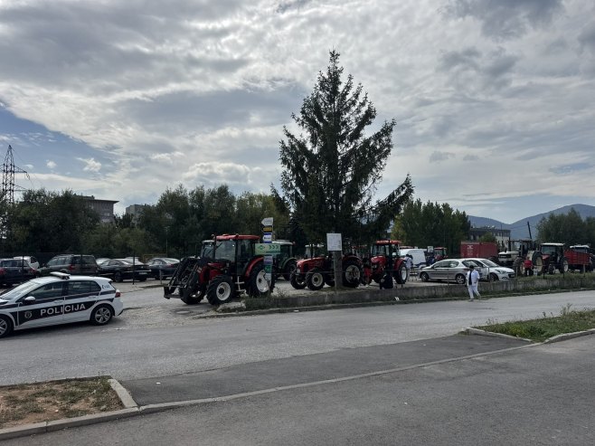 Policija Kantona Sarajevo onemogućila poljoprivrednicima protestno okupljanje ispred kantonalne Vlade