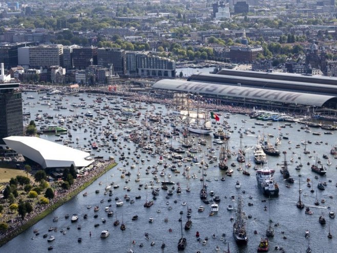 Amsterdam: Deset hiljada plovila proslavilo 750 godina grada (VIDEO)