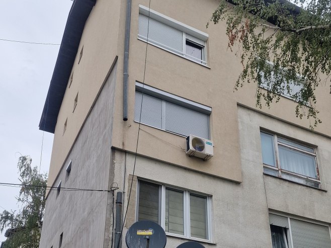 Brčko: Inspektor poginuo pri padu sa trećeg sparata nakon pokušaja pljačke