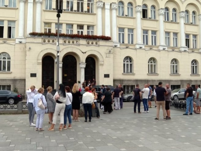 Radnici "Akvane" i plivačkih klubova okupili se ispred banjalučke Gradske uprave (VIDEO)
